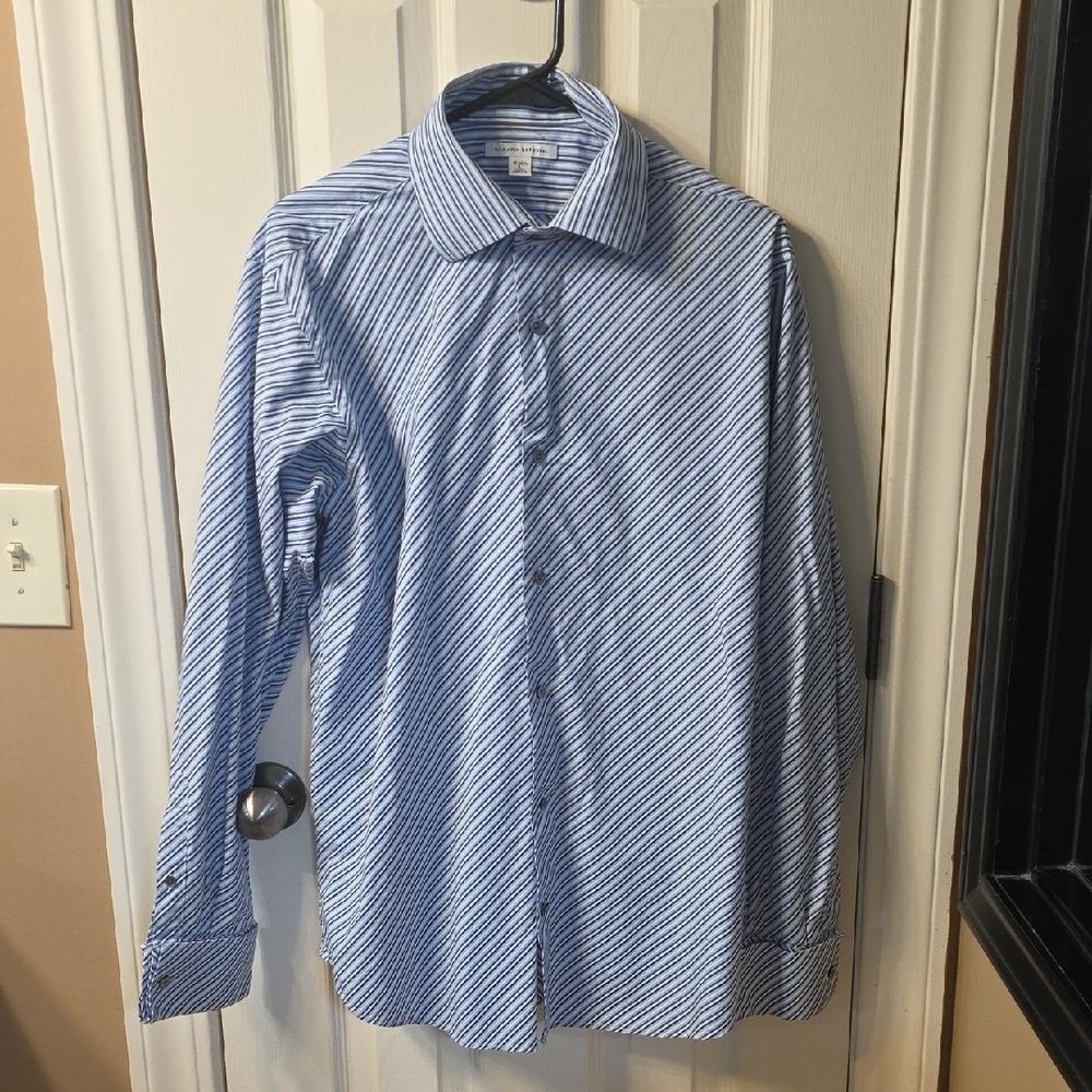 Banana Republic Men's Blue and White Striped Shirt